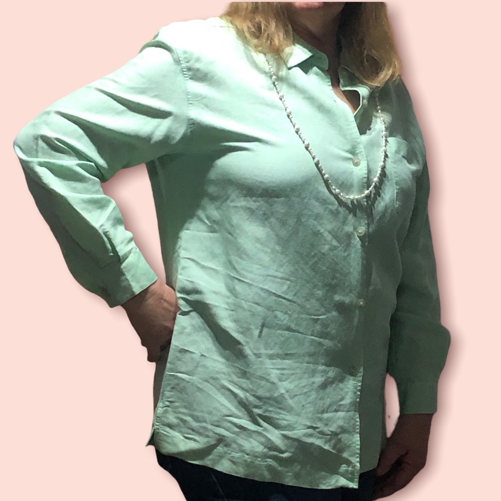 Mint Green‎ Ladies top, no tags, no brand. Measurements in description. XL